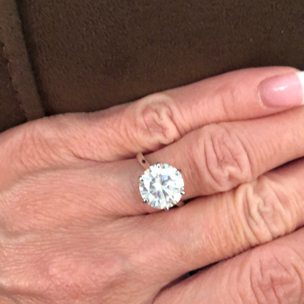 4.75 TCW DEF White Moissanite